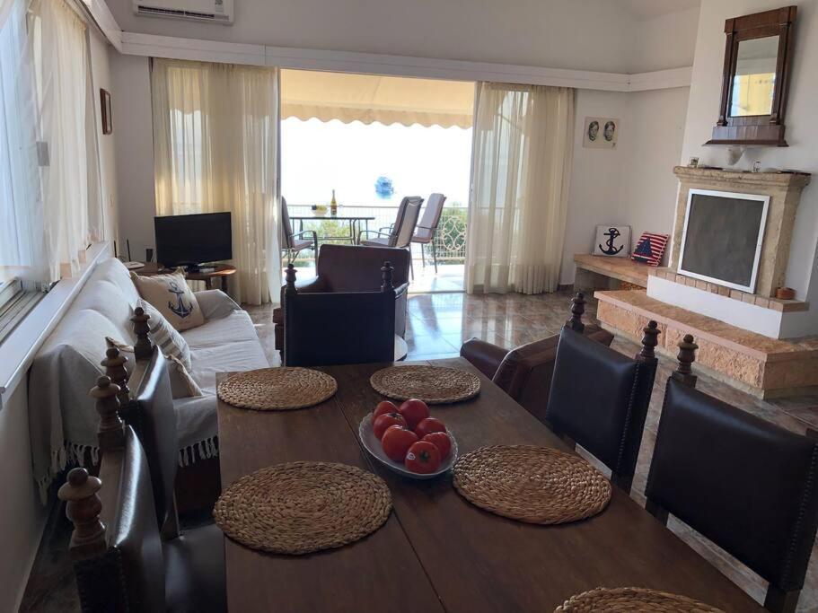 Sea View Apartment With Swimning Pool Mesongí المظهر الخارجي الصورة